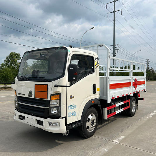 Used Sinotruk 140HP Gas Cylinder Transport Truck for Sale side view