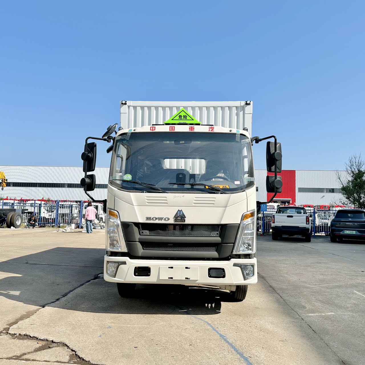 Used Sinotruk 140HP Flammable Liquid Bowser Truck for Sale front view