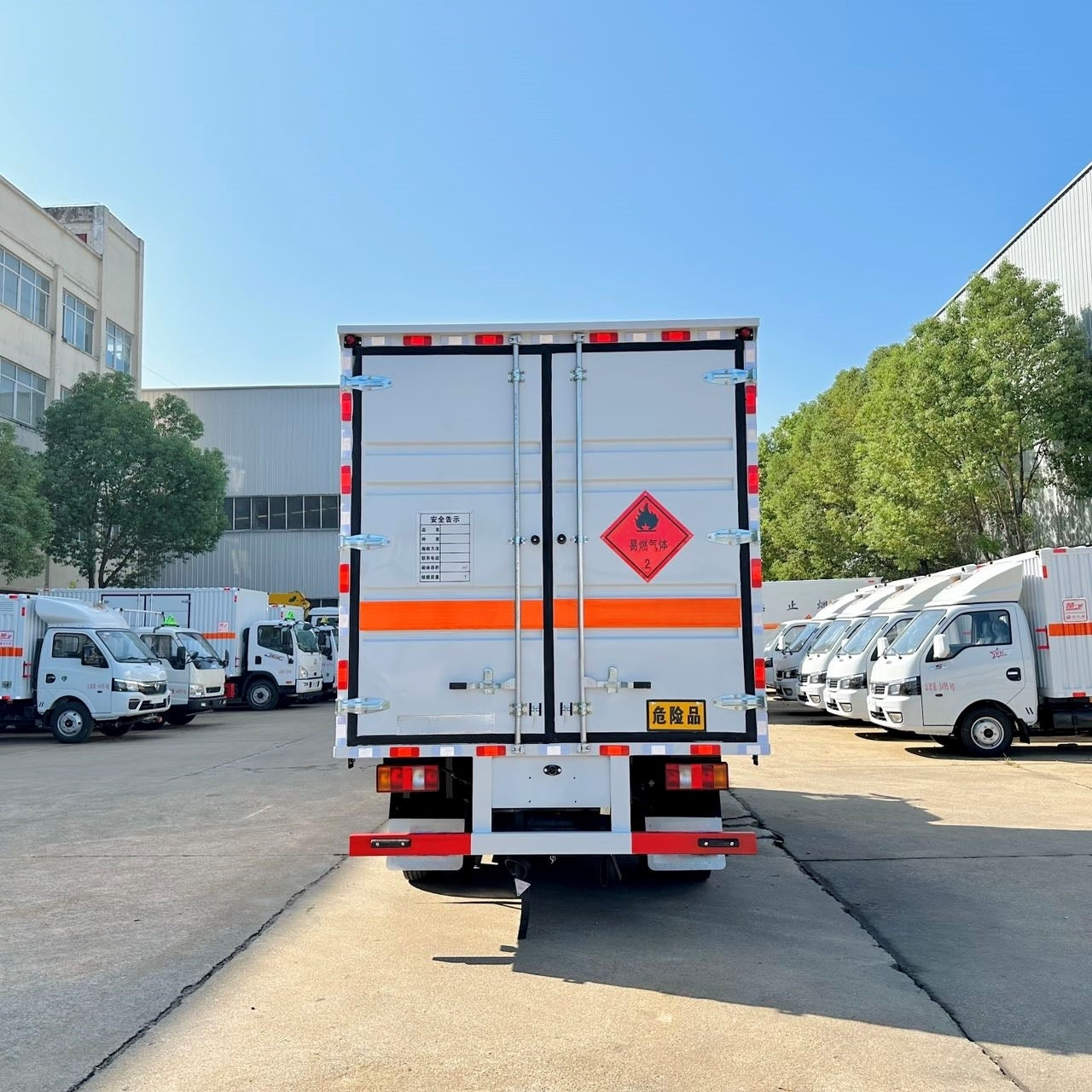 Used Sinotruk 140HP Flammable Liquid Bowser Truck for Sale detail view