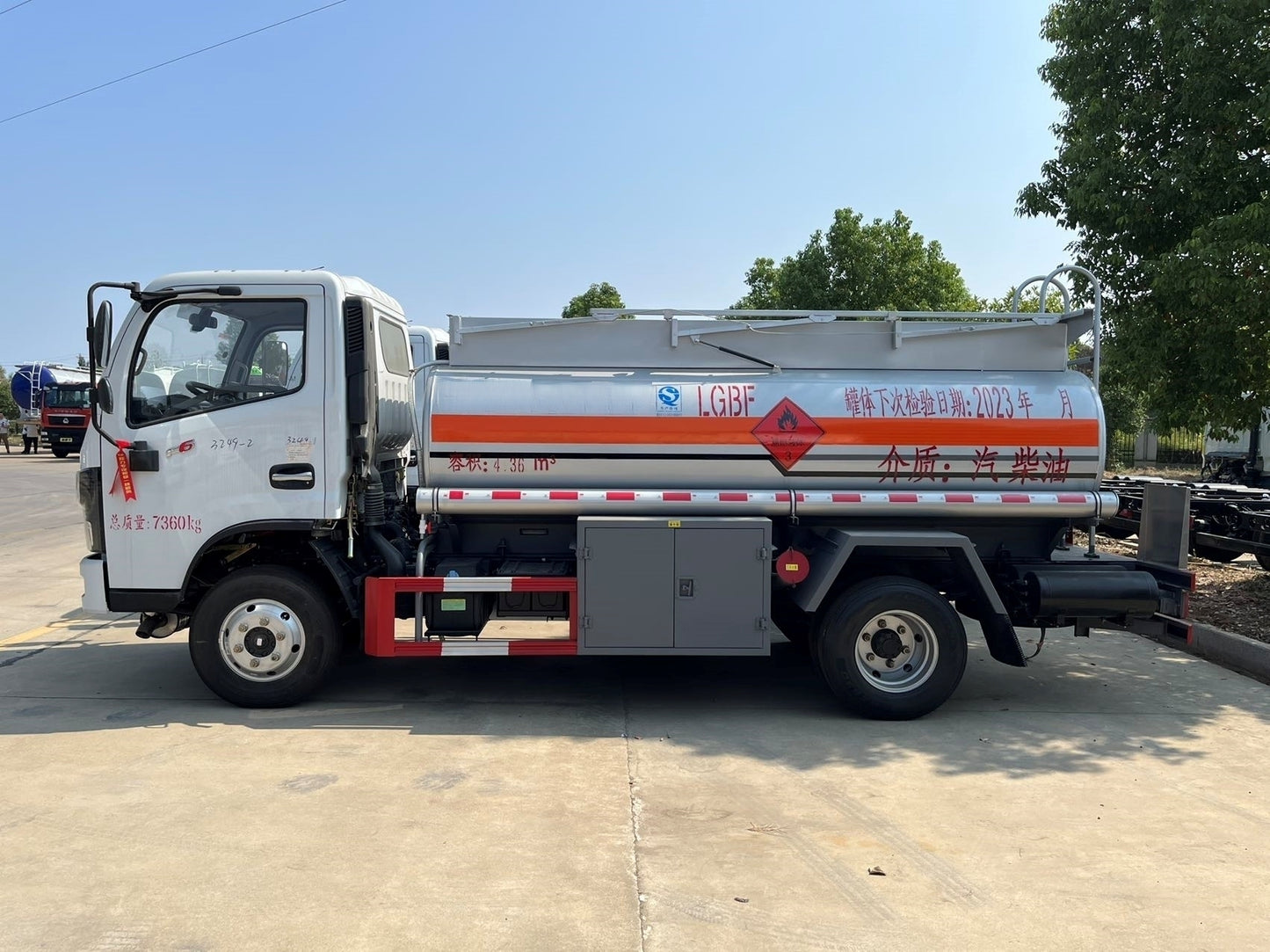 Used Dongfeng FORUKA 5.1M³ Fuel Tank Truck for Sale rear side view