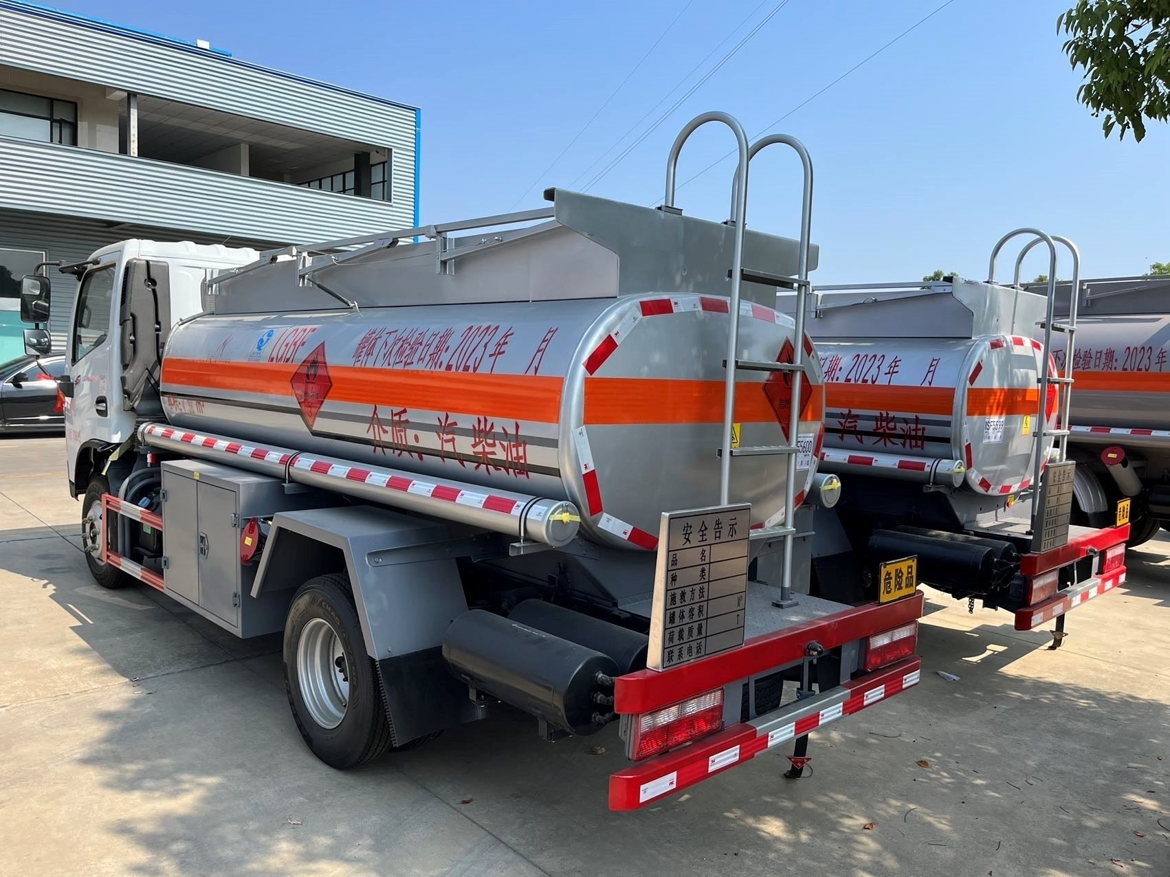 Used Dongfeng FORUKA 5.1M³ Fuel Tank Truck for Sale front view