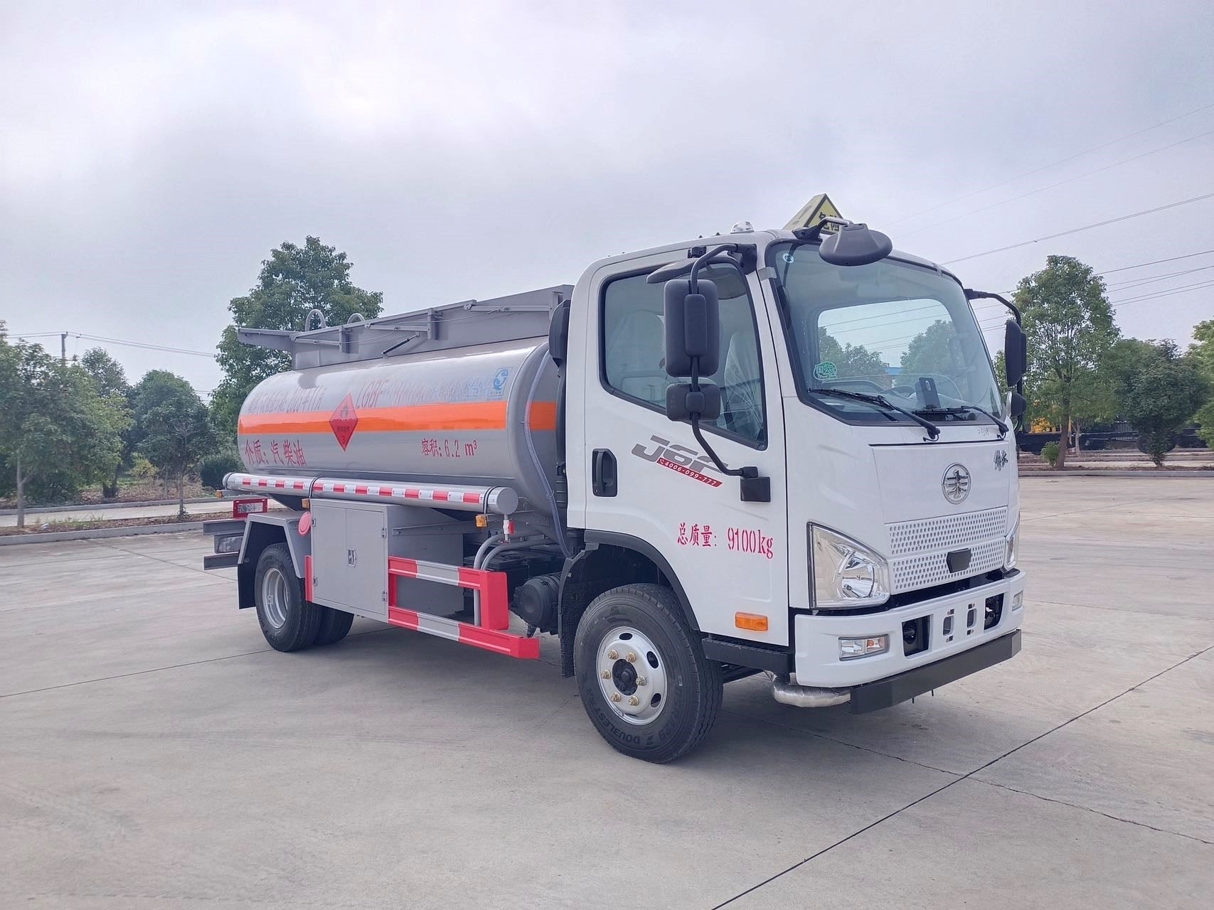 Used FAW JIEFANG 6.2M³ Fuel Tank Truck for Sale front view