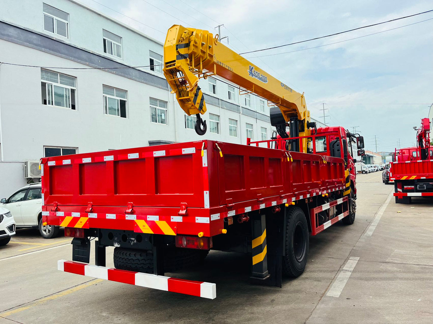 Used Dongfeng 245HP Truck-Mounted Crane for Sale detail view