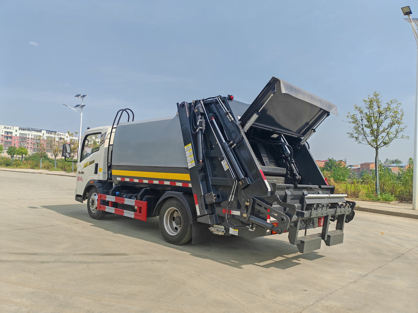 Used Sinotruk HOWO 6M³ Compressed Garbage Truck for Sale detail view