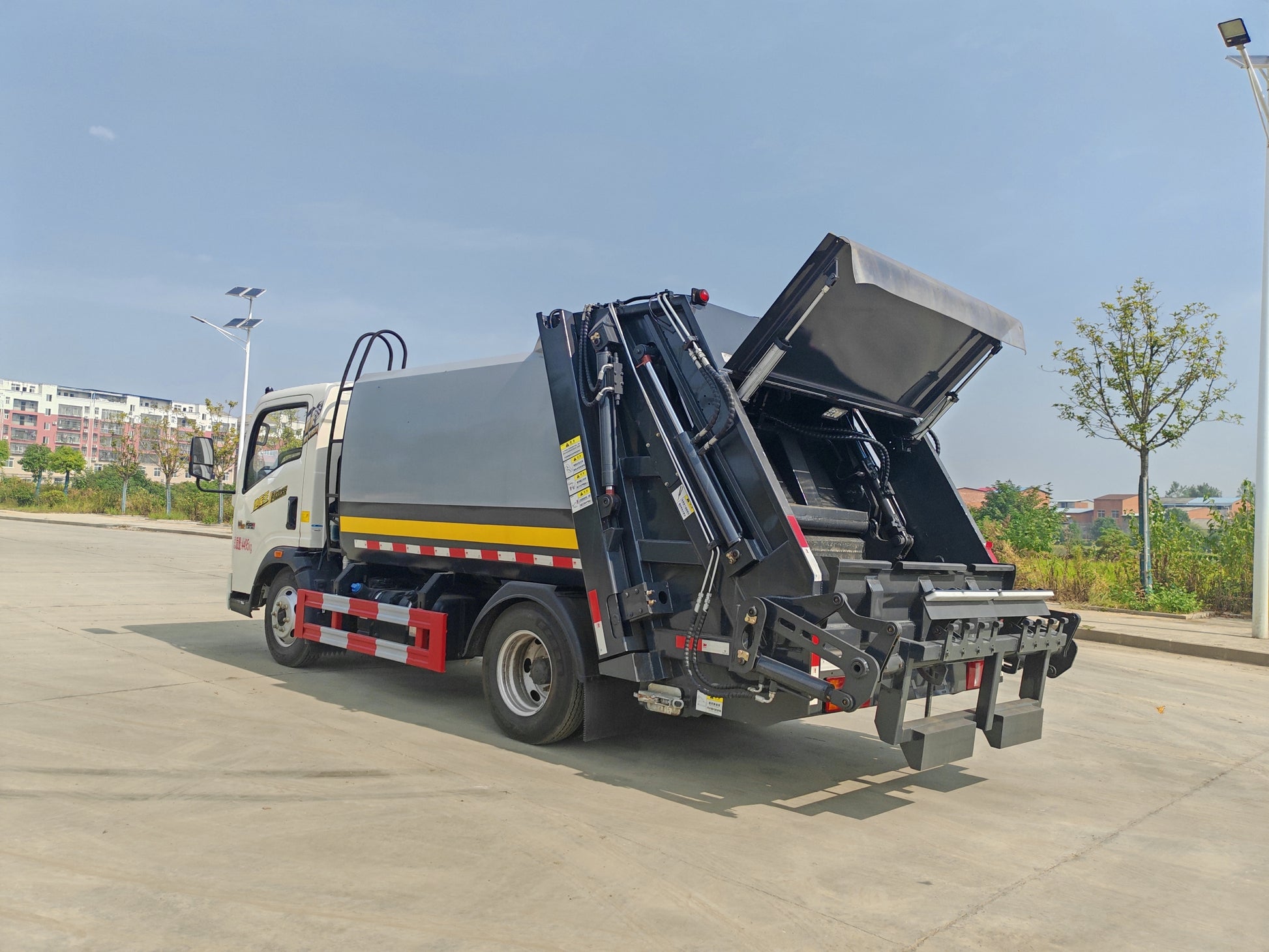Used Sinotruk HOWO 6M³ Compressed Garbage Truck for Sale detail view