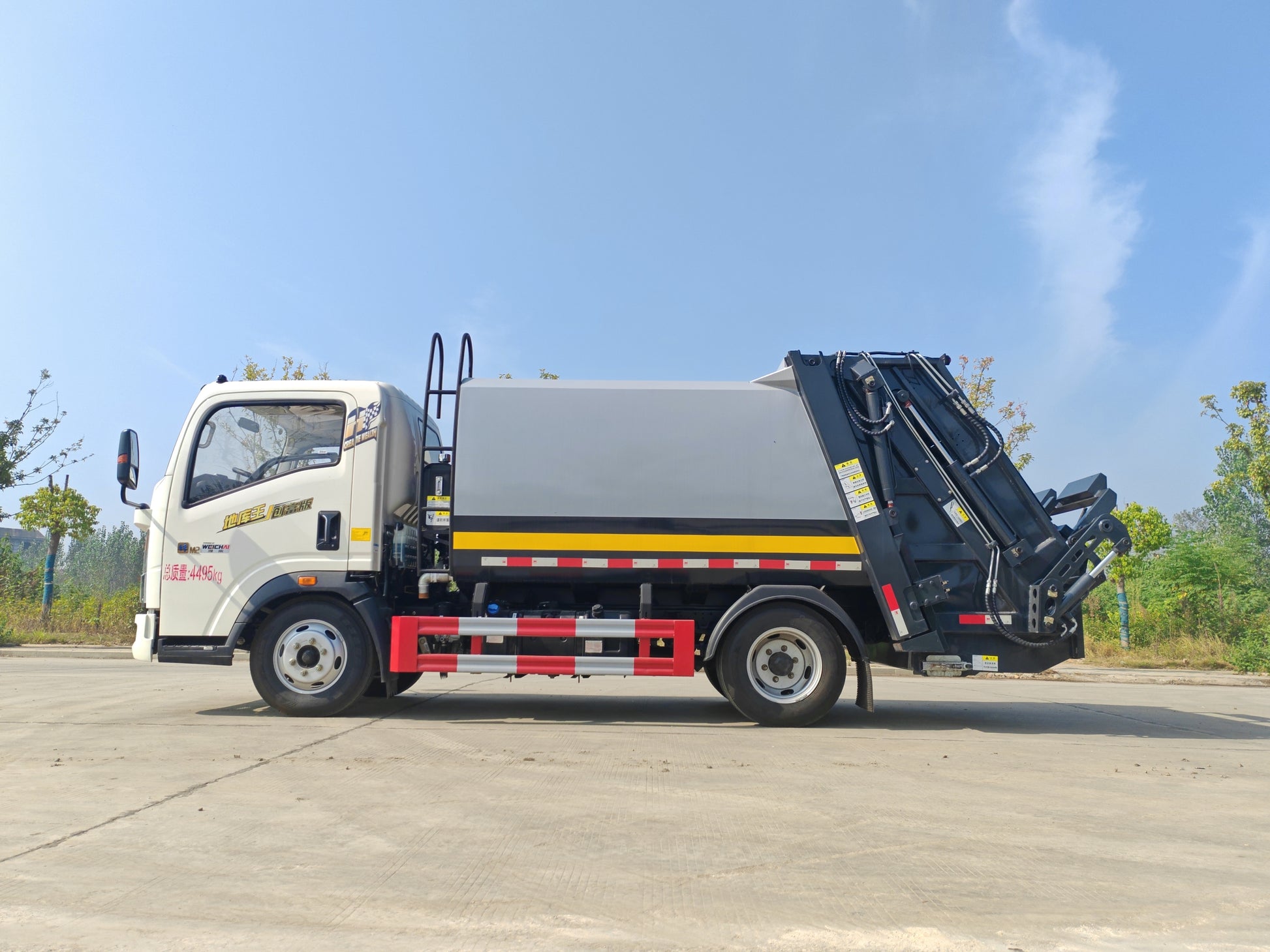 Used Sinotruk HOWO 6M³ Compressed Garbage Truck for Sale detail view