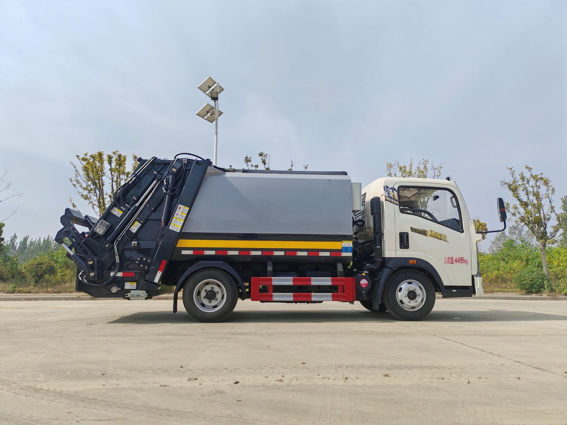 Used Sinotruk HOWO 6M³ Compressed Garbage Truck for Sale detail view