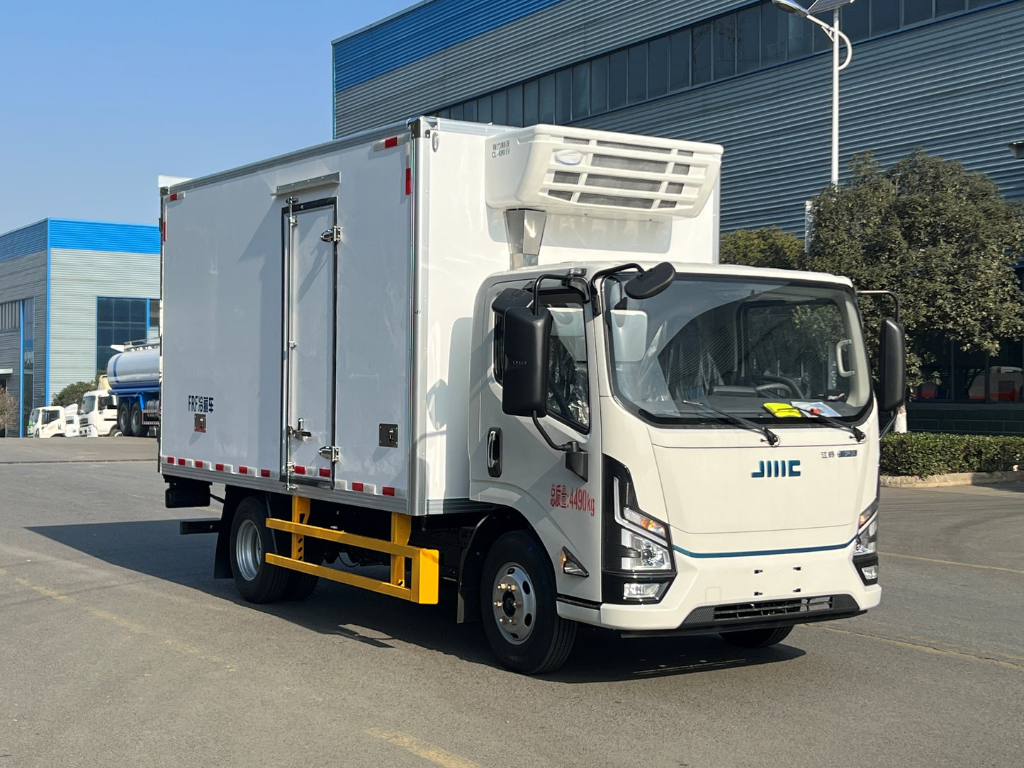 Used JMC E-LUDA 18M³ ELECTRIC Refrigerated Truck for Sale front view