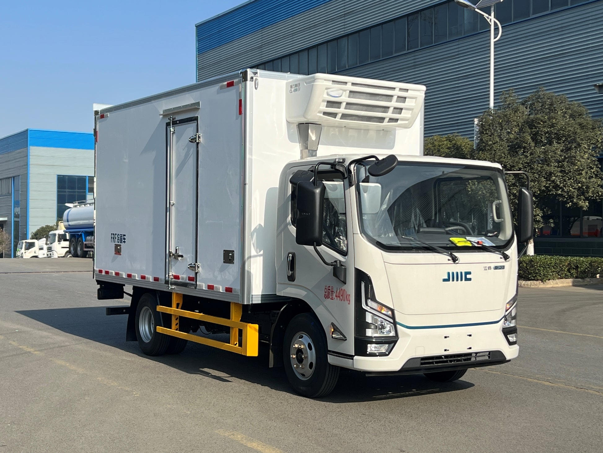 Used JMC E-LUDA 18M³ ELECTRIC Refrigerated Truck for Sale front view