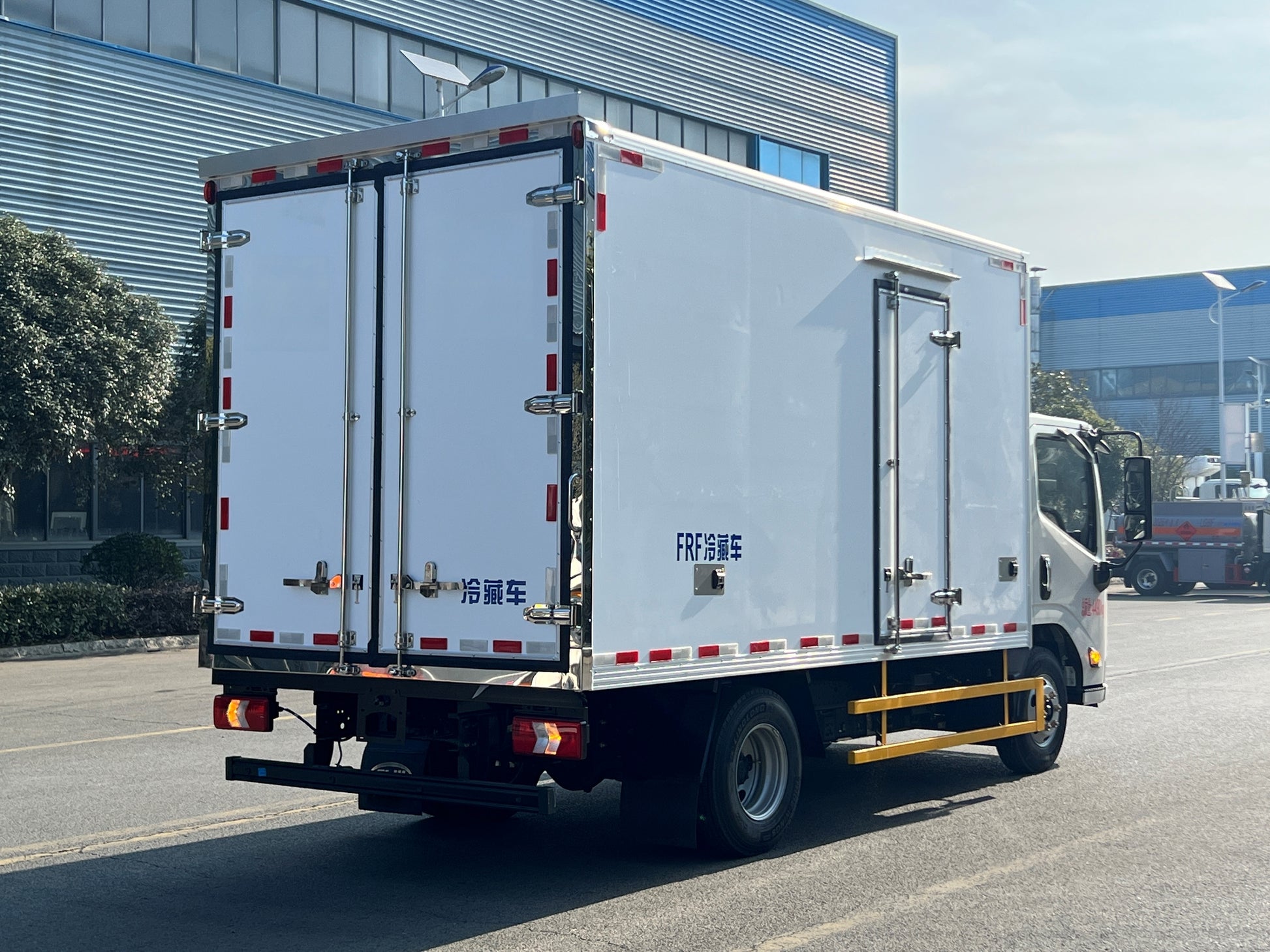 Used JMC E-LUDA 18M³ ELECTRIC Refrigerated Truck for Sale detail view