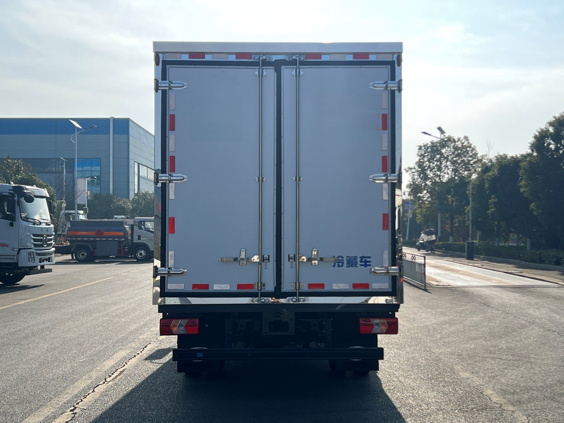 Used JMC E-LUDA 18M³ ELECTRIC Refrigerated Truck for Sale detail view