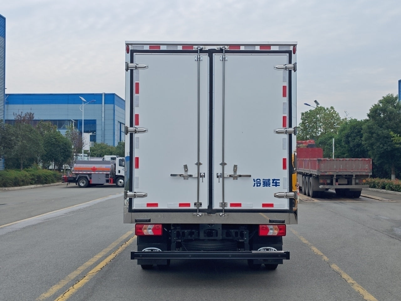 Used JMC NEW KAIYUN 18M³ Refrigerated Truck for Sale detail view