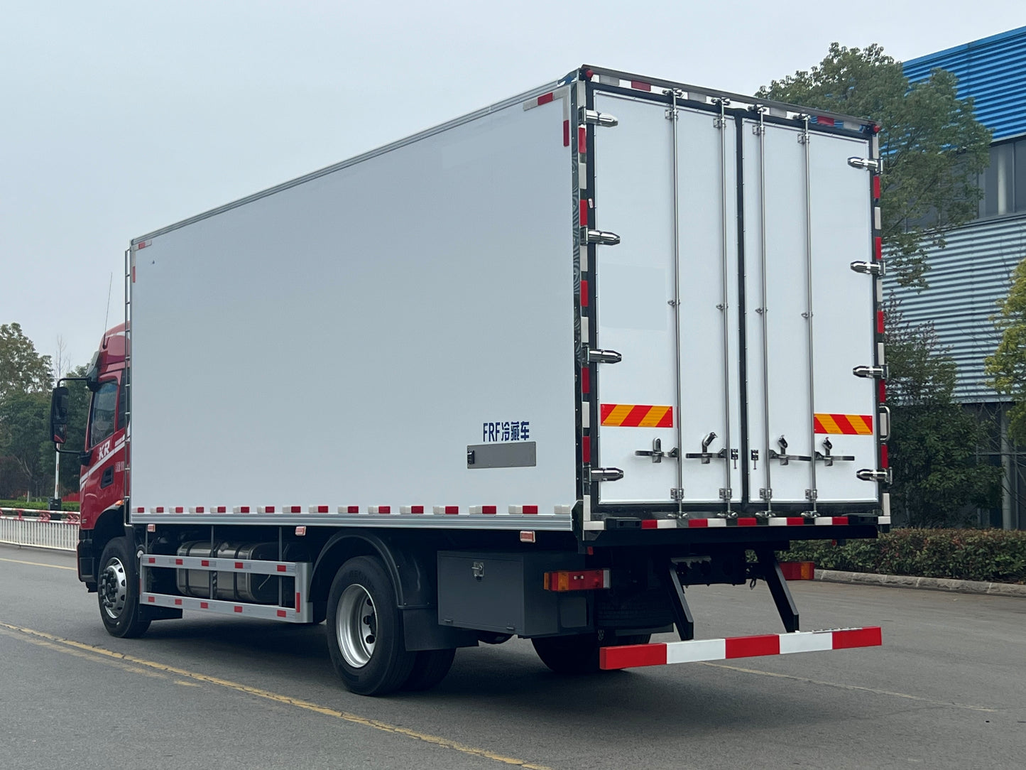 Used Dongfeng KINGRUN 42M³ Refrigerated Truck for Sale - Alternative Stock detail view