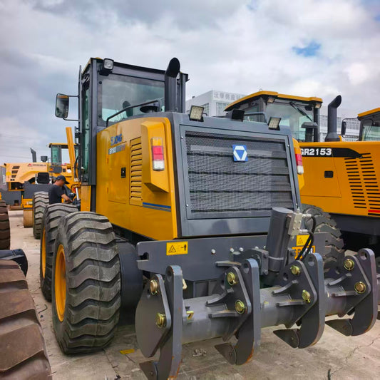 Used XCMG GR1803 Motor Grader for Sale side view