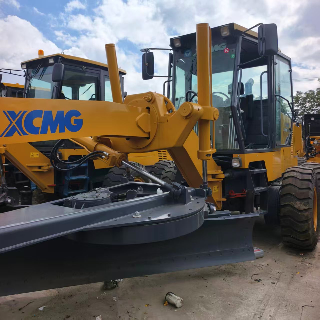 USED XCMG GR1803