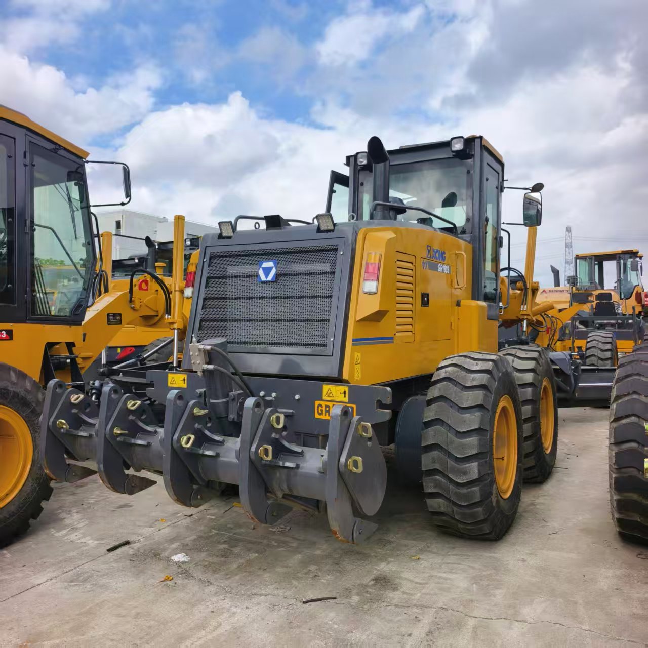 USED XCMG GR1803