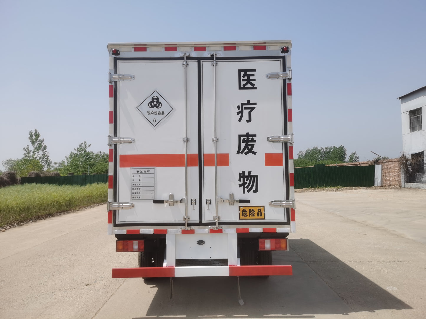 Used Sinotruk 130HP Refrigerated Medical Waste Truck for Sale detail view