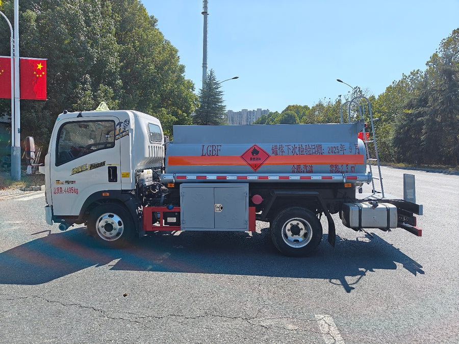 Used Sinotruk HOWO 2.3M³ Fuel Tanker Truck for Sale | Sinotruk HOWO 2.3M³ Price detail photo 4