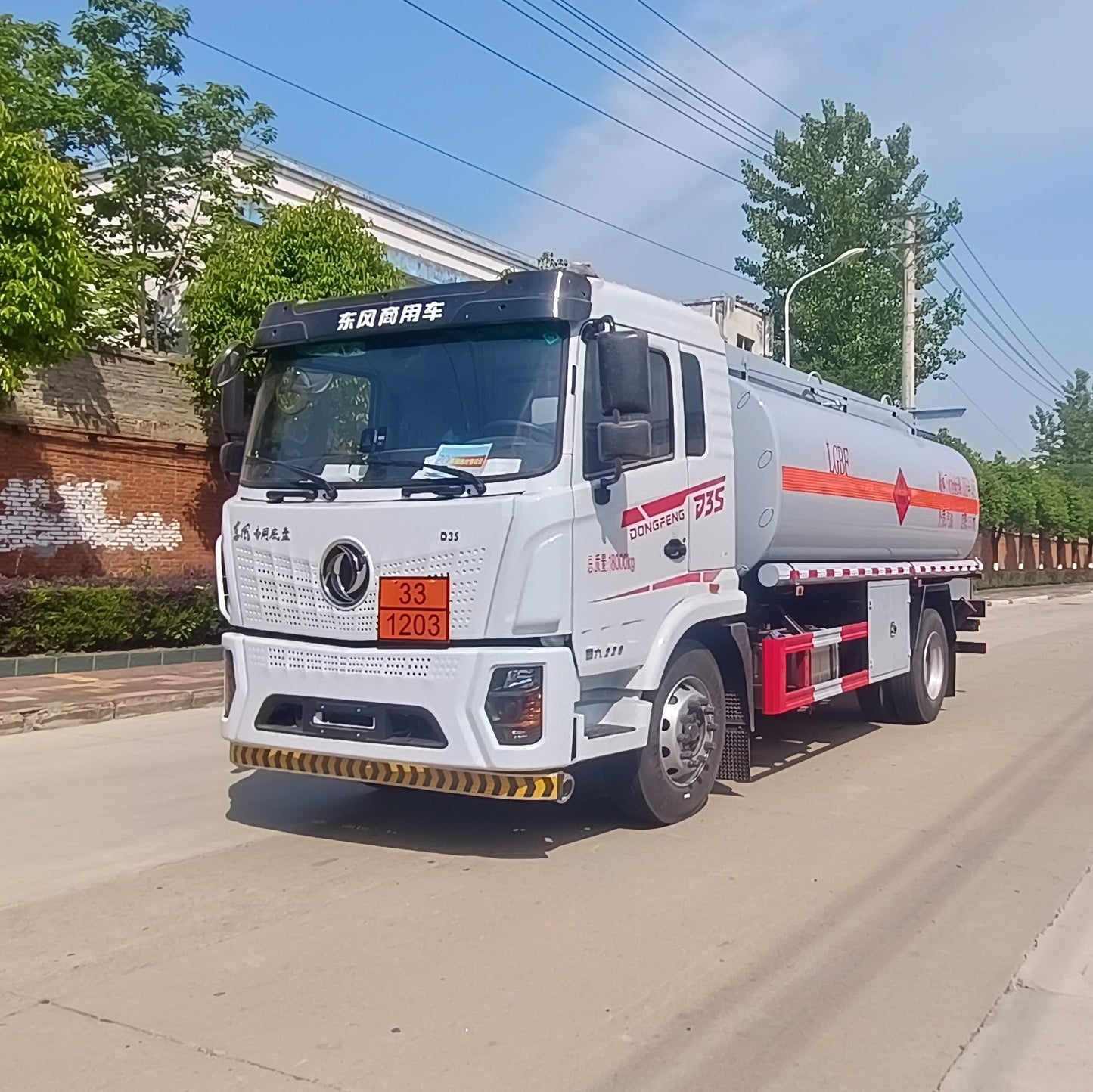 Used Dongfeng 15.8M³ Fuel Tank Truck for Sale side view