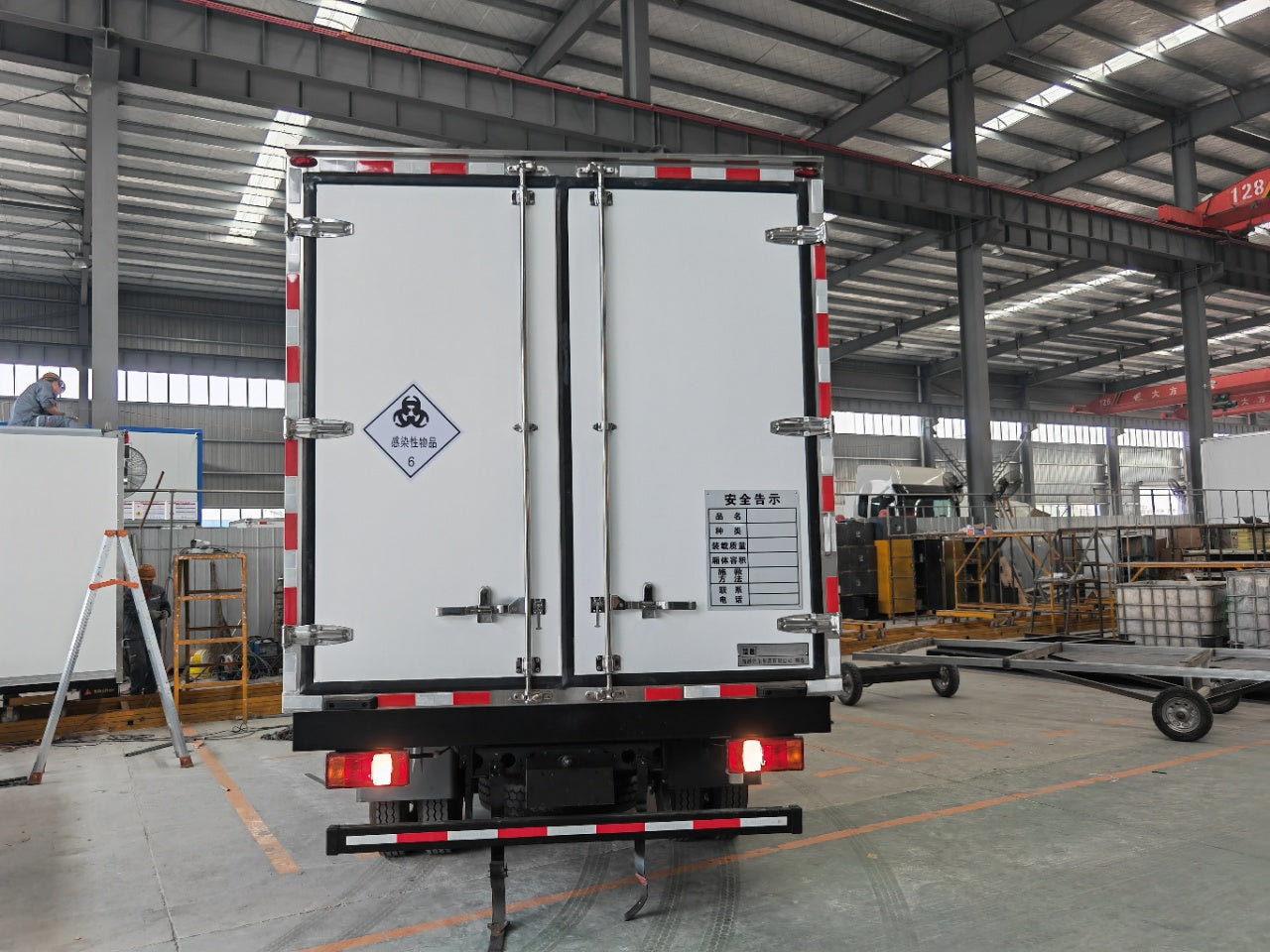 Used Sinotruk 130HP Refrigerated Medical Waste Truck for Sale detail view