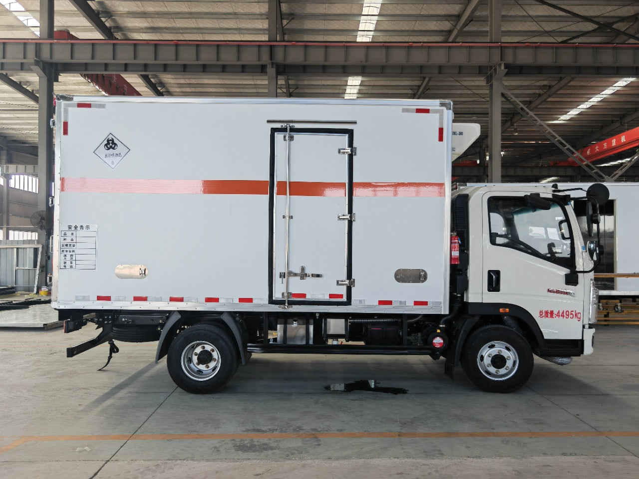 Used Sinotruk 130HP Refrigerated Medical Waste Truck for Sale front view