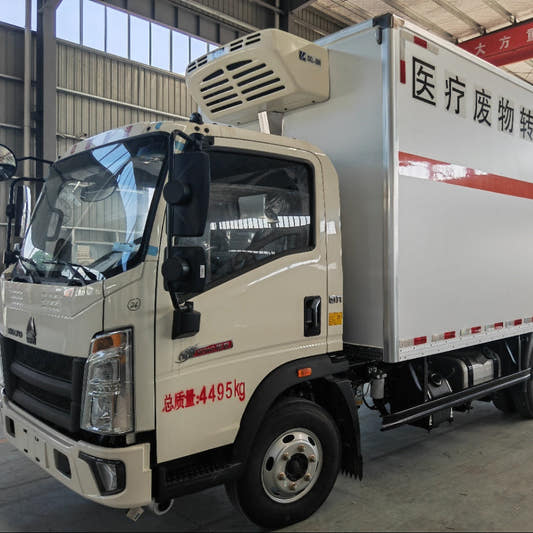 Used Sinotruk 130HP Refrigerated Medical Waste Truck for Sale side view