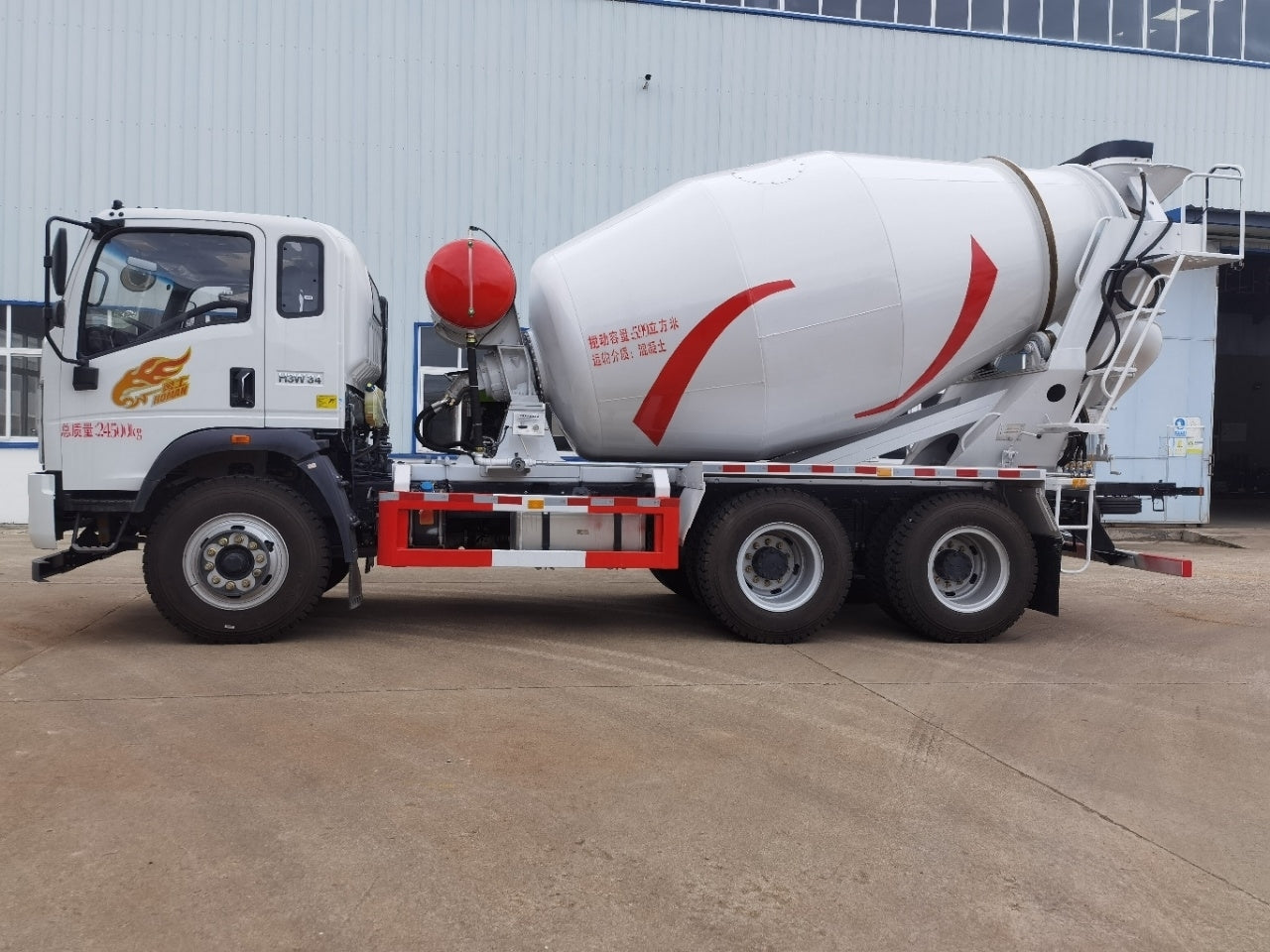 Used Sinotruk HOMAN 8M³ Concrete Mixer Truck for Sale front view