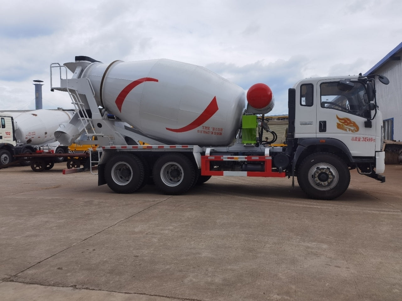 Used Sinotruk HOMAN 8M³ Concrete Mixer Truck for Sale detail view