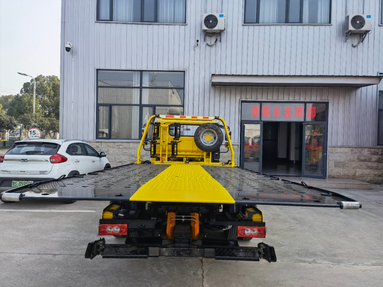 Used Foton 160HP Road Wrecker Truck for Sale rear side view