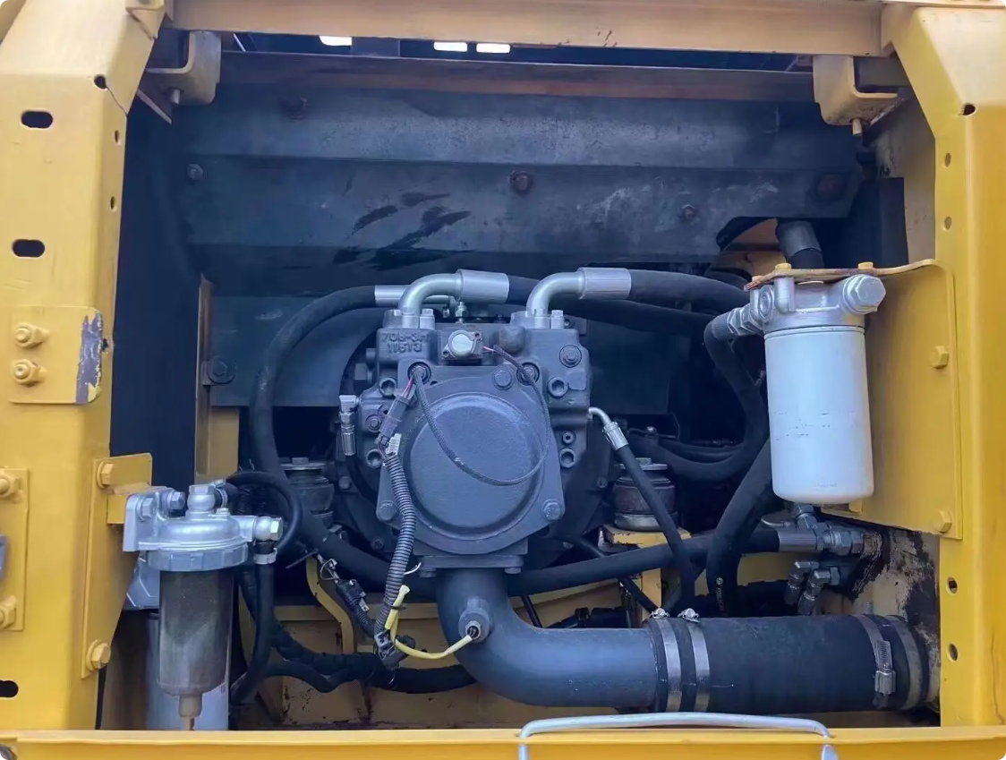 Used Komatsu PC160-7 Excavator for Sale engine and hydraulic area for sale