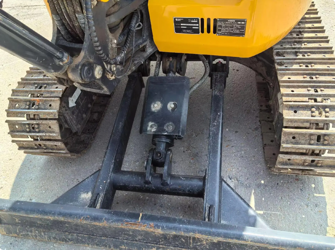 Used Liugong 9035E Excavator for Sale engine and hydraulic area for sale