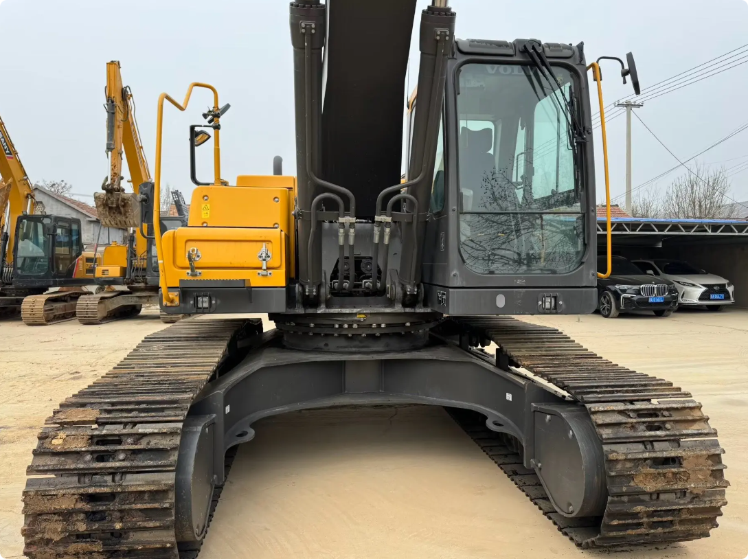 Used Volvo EC300DL Excavator for Sale operator cabin for sale