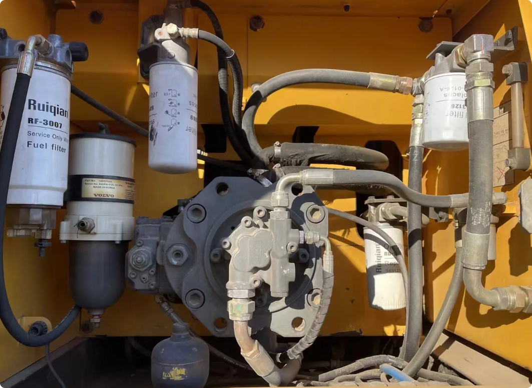 Used Volvo EC290BLC Excavator for Sale engine and hydraulic area for sale