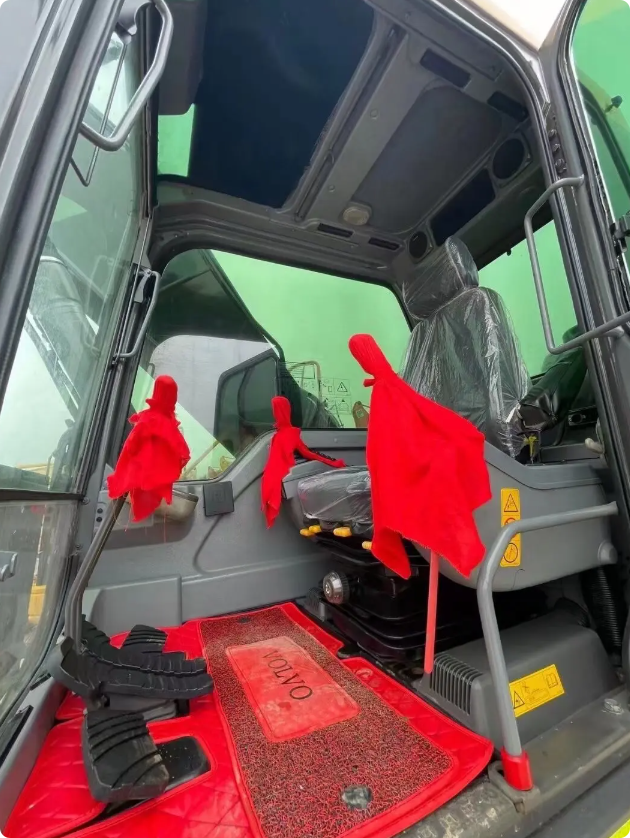 Used Volvo EC210 Excavator for Sale engine and hydraulic area for sale