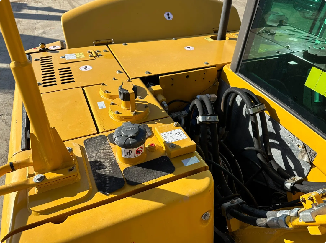 Used Sdlg E675F Excavator for Sale engine and hydraulic area for sale