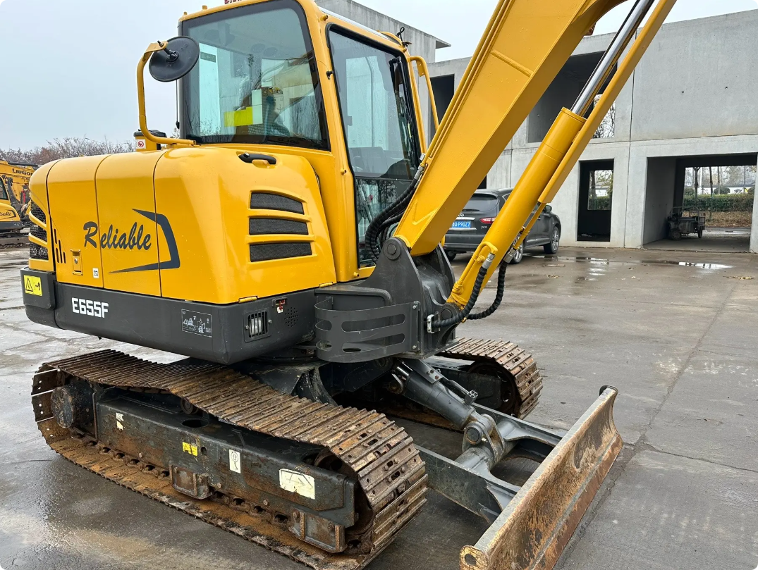 Used Sdlg E655F Excavator for Sale operator cabin for sale