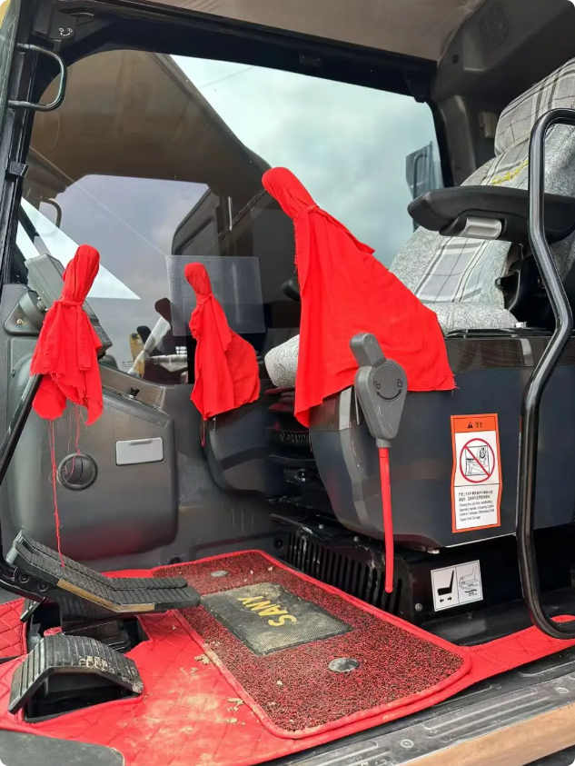 Used SANY SY235C PRO crawler excavator real inventory view 4
