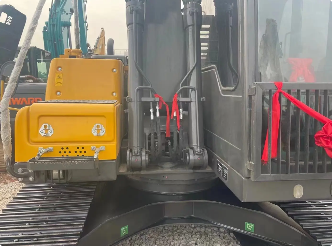 Used VOLVO EC140DL Crawler Excavator for Sale - real inventory photo 3