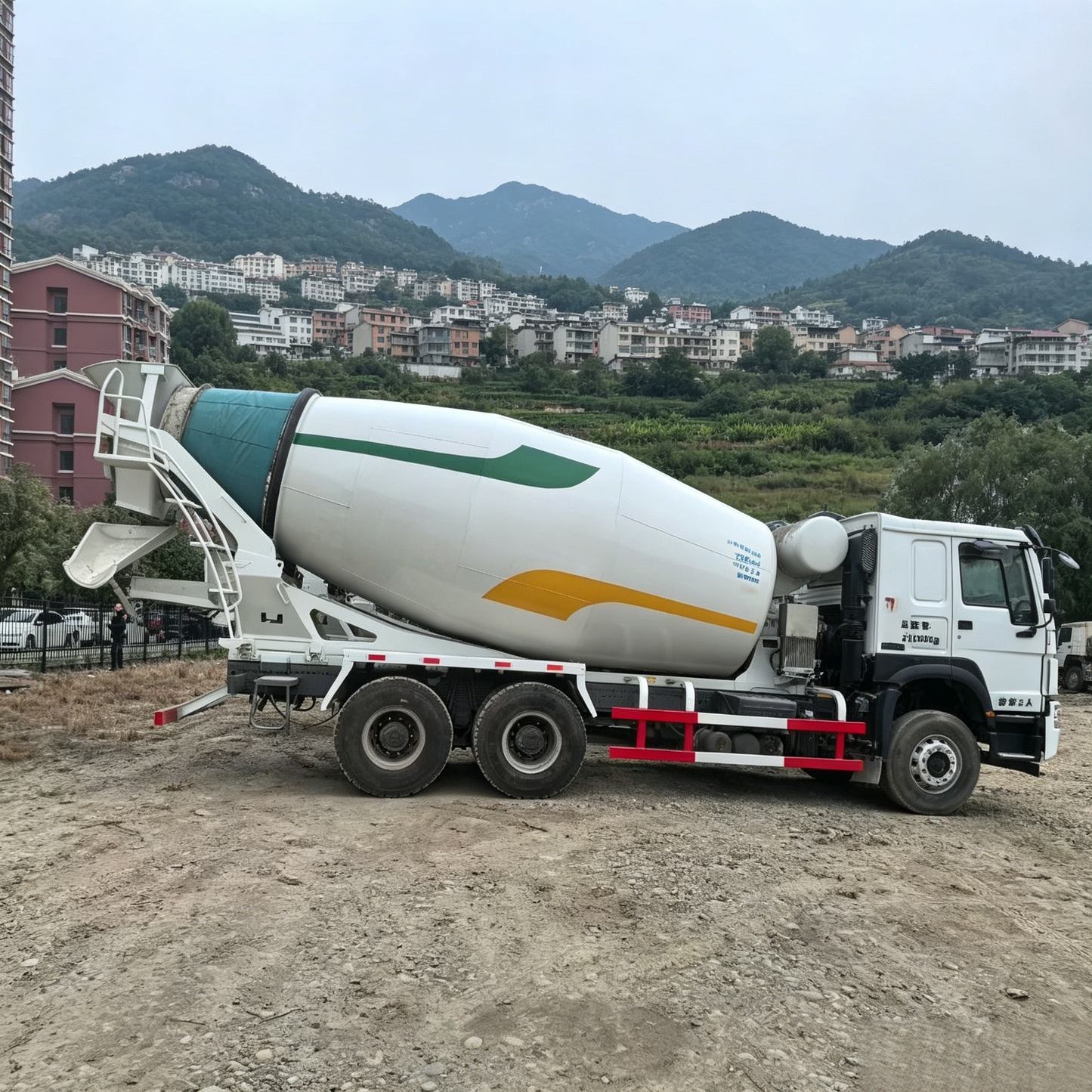 Used Howo 14M³ Concrete Mixer Truck for Sale