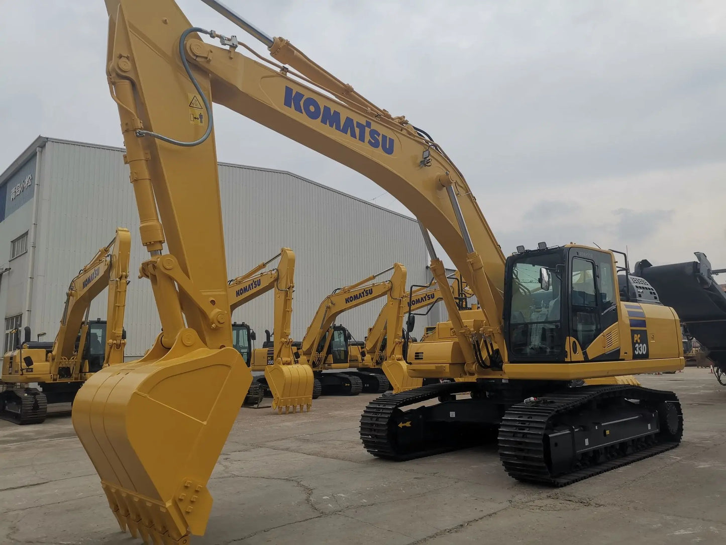 NEW KOMATSU PC330-11M0