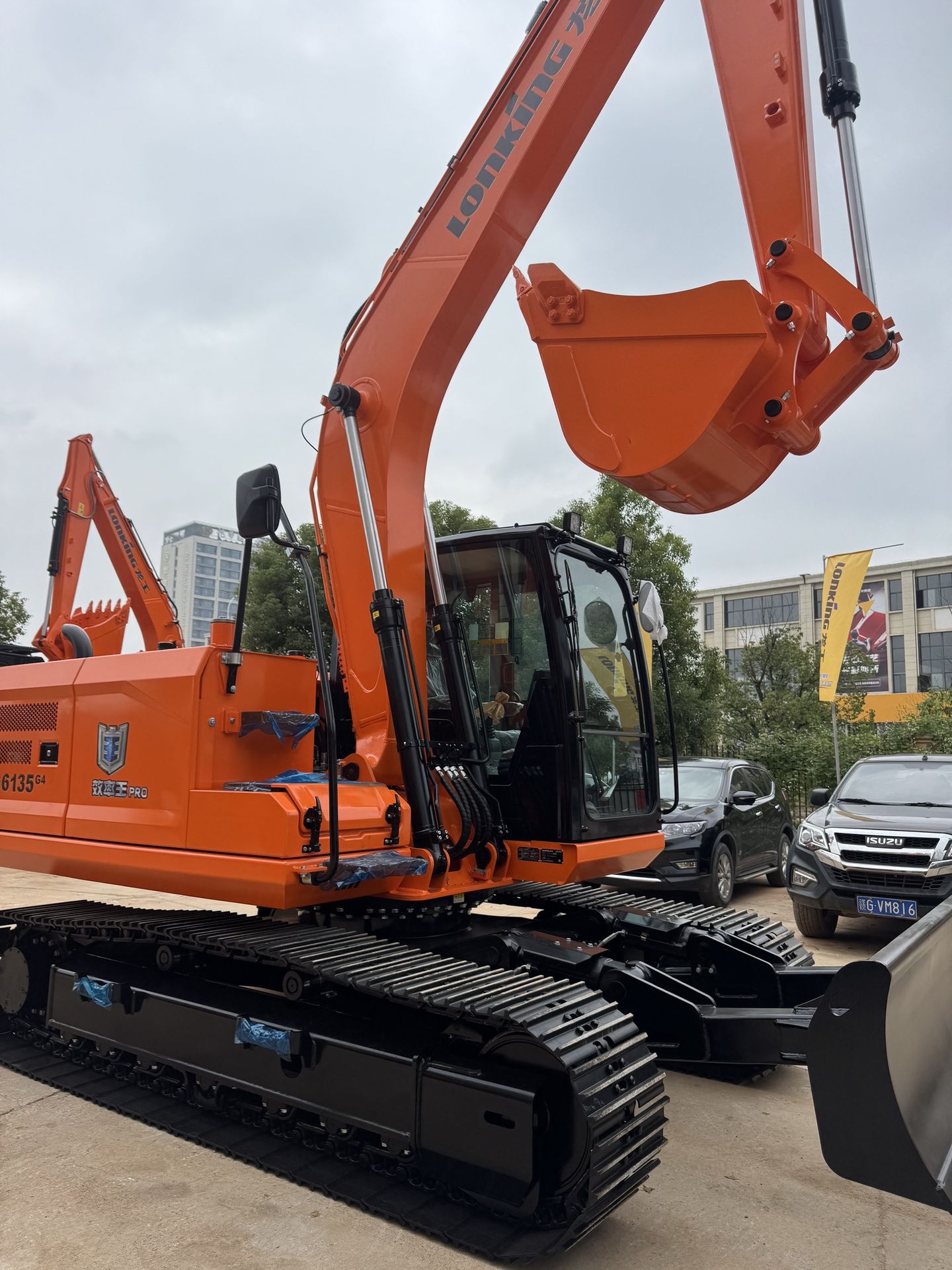 New Lonking LG6135 Excavator for Sale front view