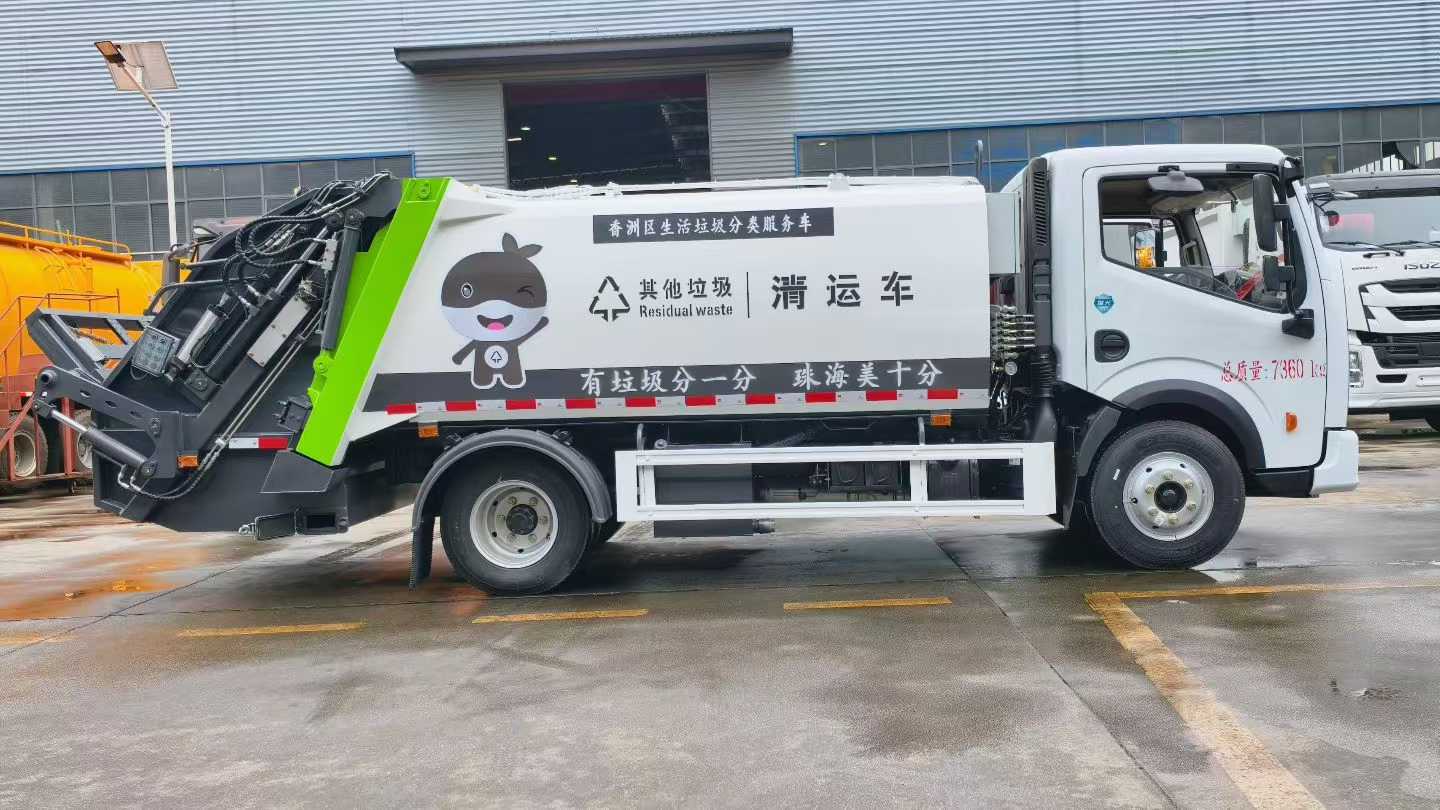 Used Dongfeng 143HP Garbage Compactor Truck for Sale front view