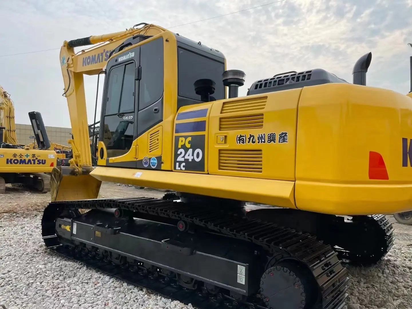 NEW KOMATSU PC240-11M0