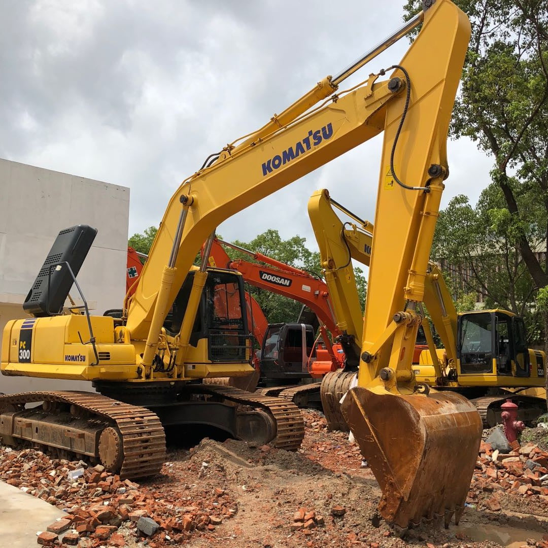 USED KOMATSU PC300-7