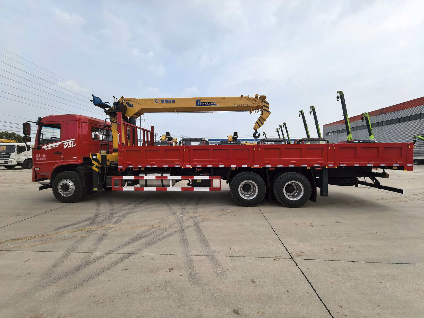 Used Dongfeng 270HP Truck-Mounted Crane for Sale front view