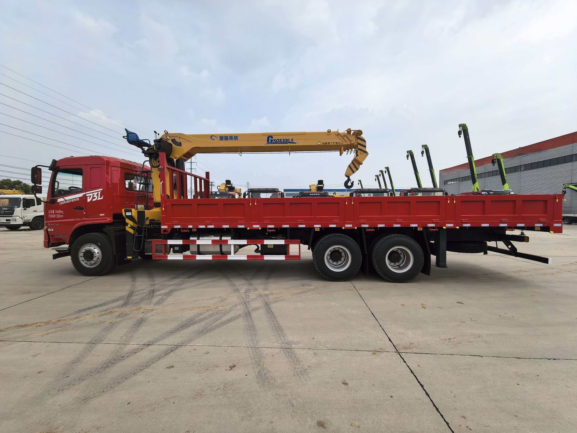 Used Dongfeng 270HP Truck-Mounted Crane for Sale front view