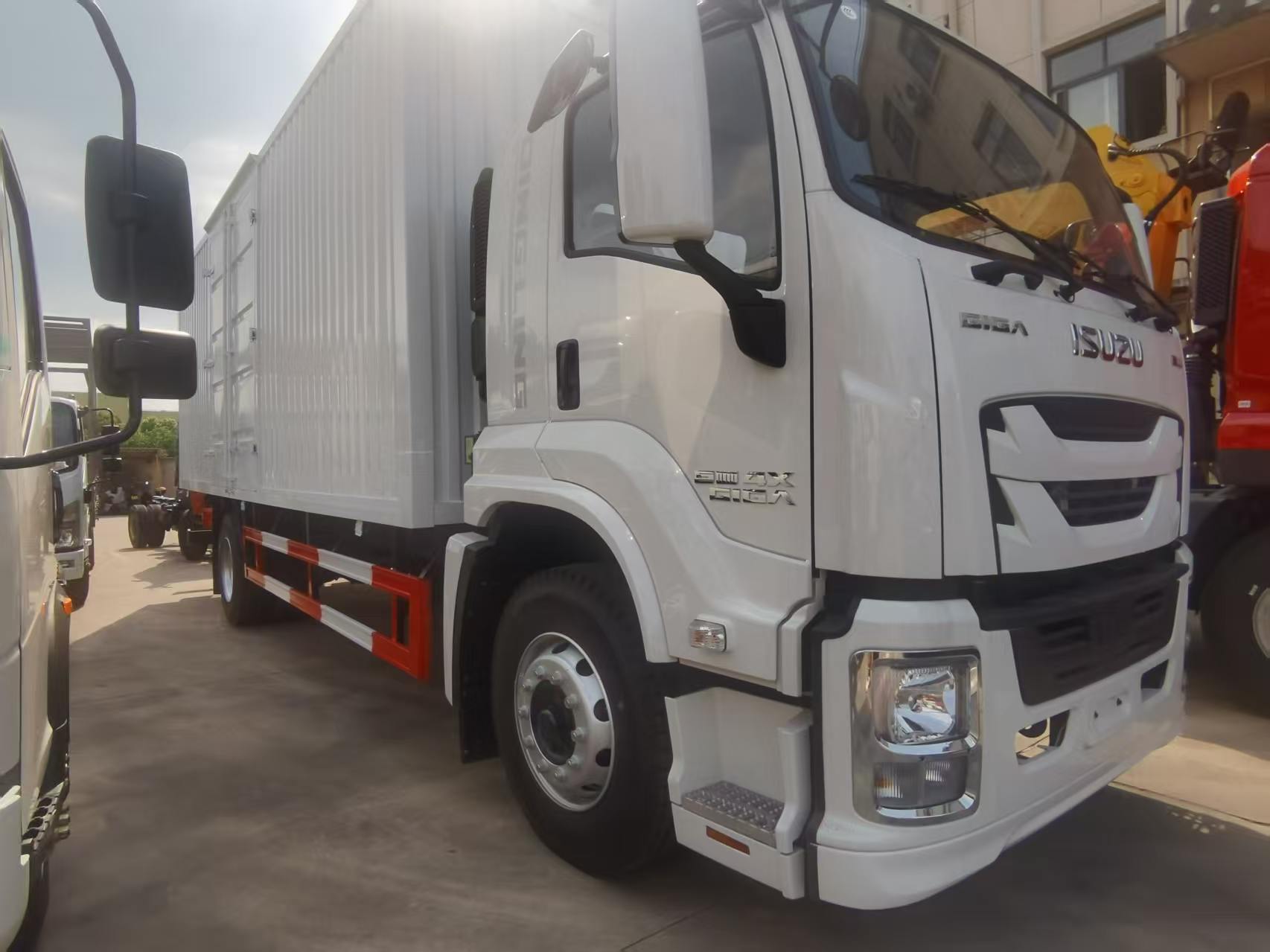 Used Qingling 380HP Van Truck for Sale front view