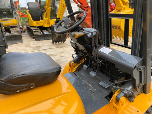 Used Tcm 3TON Forklift for Sale rear side view