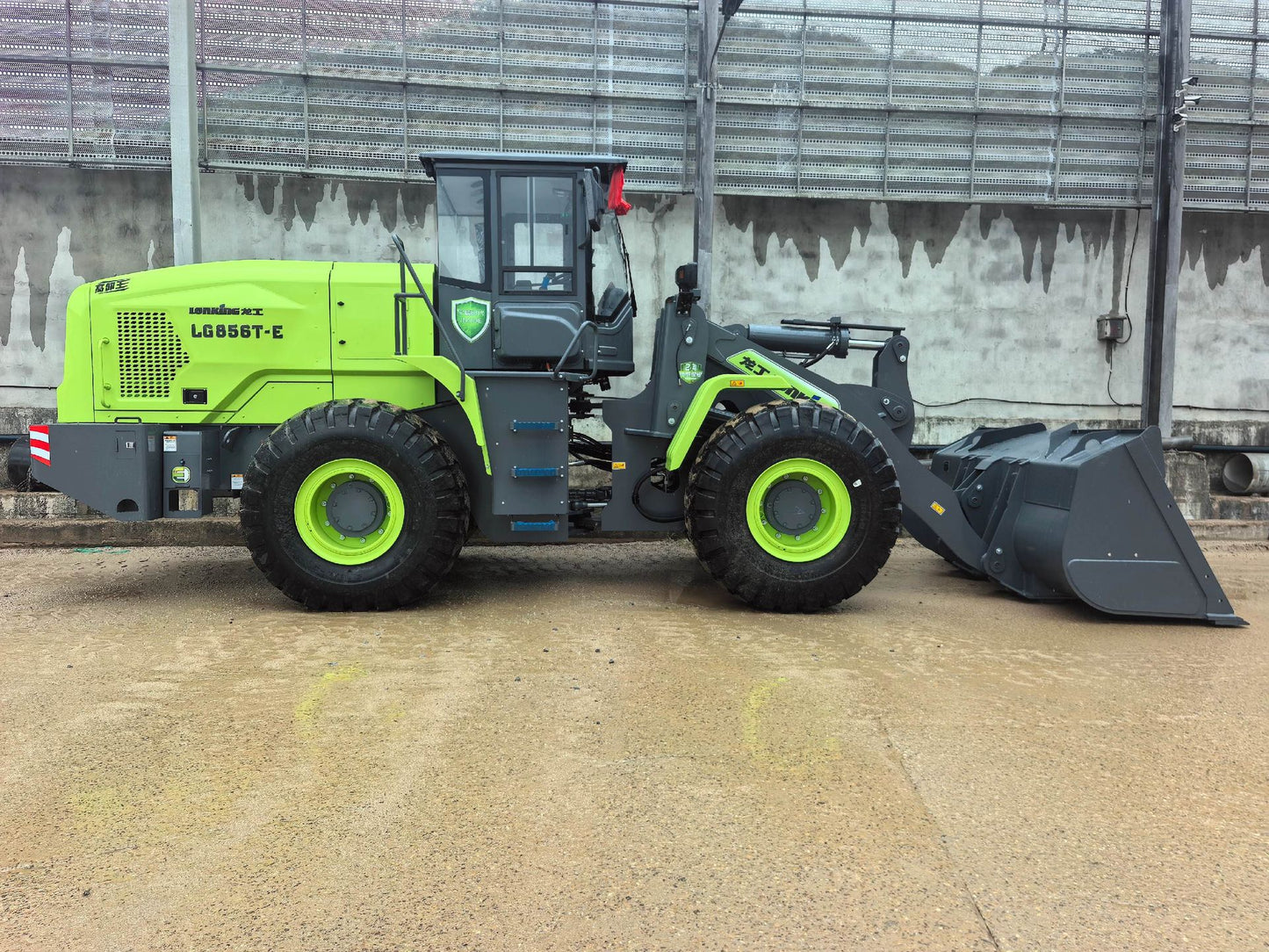 New Lonking LG856T-E Wheel Loader for Sale rear side view