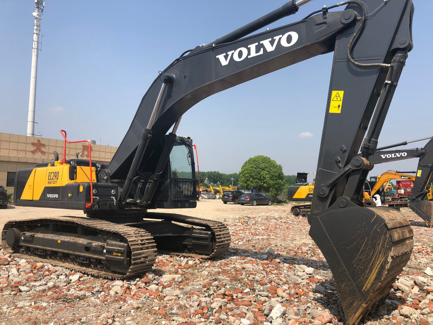 USED VOLVO EC290